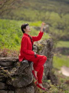 YiTuYu Art Language Vol.4584 Featuring Model Er: A Masterclass in Modern Portraiture and Aesthetic Photography - image 7