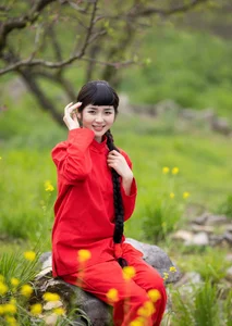 YiTuYu Art Language Vol.4584 Featuring Model Er: A Masterclass in Modern Portraiture and Aesthetic Photography - image 1