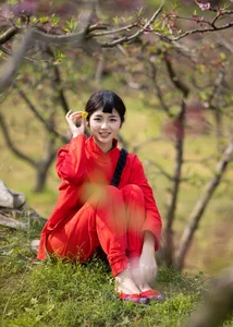 YiTuYu Art Language Vol.4584 Featuring Model Er: A Masterclass in Modern Portraiture and Aesthetic Photography - image 2