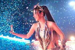 Chi Pu, Tang Duy Tan, and MONO Deliver High-Energy Stage Performances - image 7