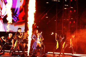 Chi Pu, Tang Duy Tan, and MONO Deliver High-Energy Stage Performances - image 1