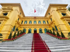 Vietnam Honors Chinese President Xi Jinping with Majestic 21-Gun Salute Ceremony - image 4
