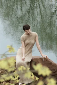 Elegant Chinese Zen Style: A Serene Garden Stroll in Hanfu Fashion - image 4
