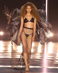 Breaking Barriers: 2 Transgender Models Shine at Victoria's Secret - image 5