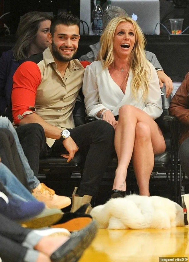 Britney Spears Spotted in Casual Street Style Amid Ongoing Public Interest