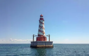 Uncovering the Mystery: Giant Holes Discovered at the Bottom of Lake Michigan - image 3