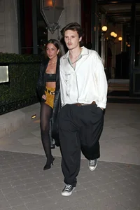 Stunning Style and Fashion of Cruz Beckham's Girlfriend: A Complete Visual Gallery - image 9