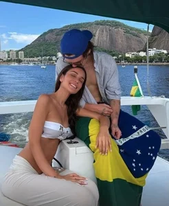 Stunning Style and Fashion of Cruz Beckham's Girlfriend: A Complete Visual Gallery - image 4