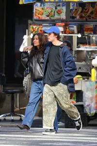 Stunning Style and Fashion of Cruz Beckham's Girlfriend: A Complete Visual Gallery - image 6