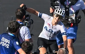 Olympic 2024: The Resilient Performance of Cyclist Nguyen Thi That in Paris - image 5