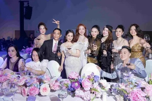 Vietnamese Showbiz Celebrates: Actor Chi Bao and Wife Share Joyous Moments - image 3