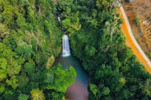 Summer Escape: The Whispering Waters of Pa Sy Waterfall in Mang Den - image 6