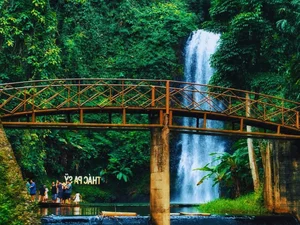 Summer Escape: The Whispering Waters of Pa Sy Waterfall in Mang Den - image 4