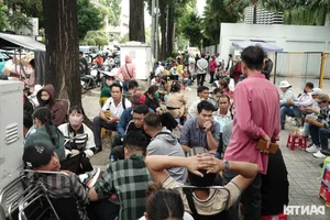 The Long Wait: Vietnamese Workers Travel 250km and Brave Sleepless Nights for Korean Farm Visas - image 1