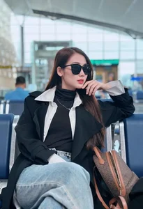 The Chic Everyday Style of Miss Que Anh: A Masterclass in Minimalist and Modern Street Fashion - image 11