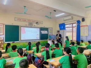 Meet the Viral Teacher from Quang Ninh Whose Model-Like Height is Captivating the Internet - image 6