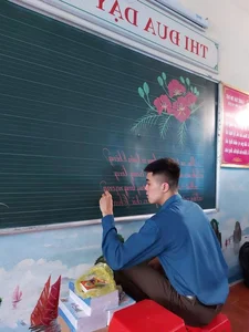 Meet the Viral Teacher from Quang Ninh Whose Model-Like Height is Captivating the Internet - image 4