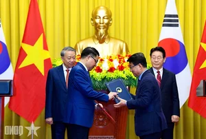 General Secretary and President To Lam Holds Talks with South Korean President - image 2