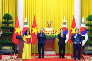 General Secretary and President To Lam Holds Talks with South Korean President - image 4