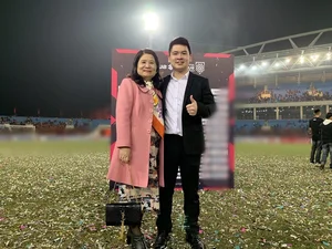 The Elegant and Sophisticated Mother-in-Law of Miss Vietnam Do My Linh: A Glimpse into High-Society Style - image 1