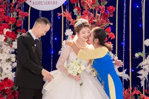 The Unconventional Wedding: A Groom Older Than His Mother-in-Law - image 1
