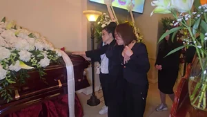 Emotional Moments as Family Supports Kasim Hoang Vu’s Mother at Funeral - image 3