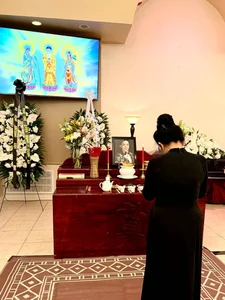 Emotional Moments as Family Supports Kasim Hoang Vu’s Mother at Funeral - image 1