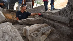 Shocking Discoveries Inside an 1,800-Year-Old Roman Coffin Opened Recently - image 2