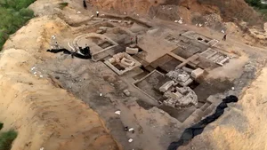 Shocking Discoveries Inside an 1,800-Year-Old Roman Coffin Opened Recently - image 5