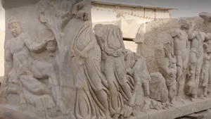 Shocking Discoveries Inside an 1,800-Year-Old Roman Coffin Opened Recently - image 8