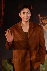 Thai Hoa and Star-Studded Cast Shine at 'Dia Dao' Movie Premiere - image 11