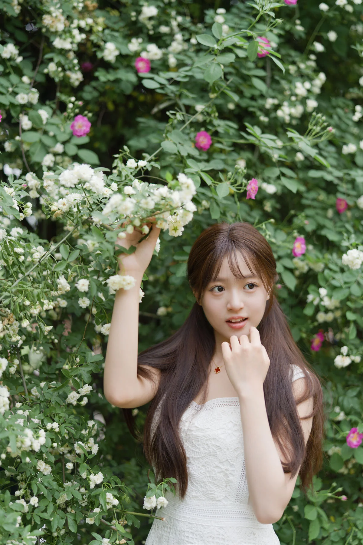 YiTuYu Art Language Vol.9519: Xiao Yi's Elegant Portrait Gallery