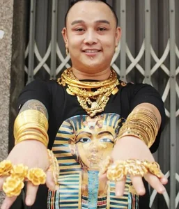 Meet the Vietnamese Tycoon Famous for Wearing Massive Gold - image 10