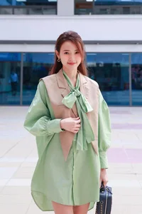 Midu's Stunning Fashion Duality: Bold Streetwear vs. Elegant Classroom Attire - image 7