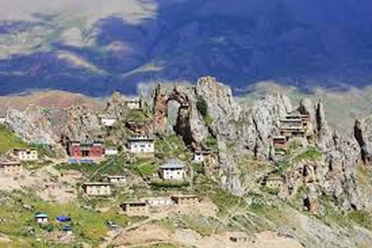 Breathtaking Ancient Temple Perched on a Cliffside: A Spiritual Journey
