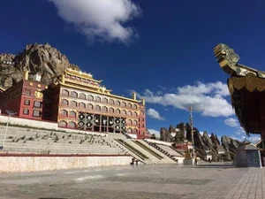 Breathtaking Ancient Temple Perched on a Cliffside: A Spiritual Journey - image 1