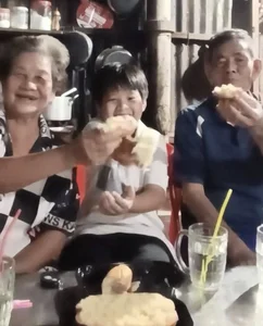 A Heartwarming 10-Year Trend: How One Boy’s Journey with His Grandmother Moved Tang Duy Tan and Duc Phuc - image 0