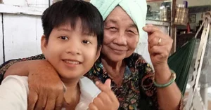A Heartwarming 10-Year Trend: How One Boy’s Journey with His Grandmother Moved Tang Duy Tan and Duc Phuc - image 4