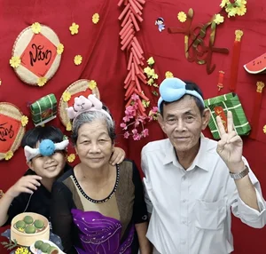 A Heartwarming 10-Year Trend: How One Boy’s Journey with His Grandmother Moved Tang Duy Tan and Duc Phuc - image 5