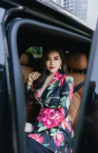 Ageless Beauty: Truong Ngoc Anh Flaunts Stunning Curves in Bikini at 50 - image 8