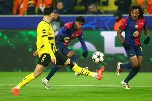 Thrilling Match Recap: Barcelona Secures Narrow Victory Against Dortmund - image 0