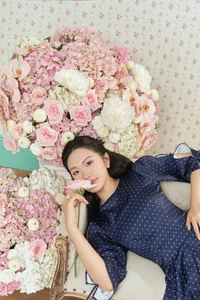 Doan Van Hau's Wife Do Hai My Radiates Beauty One Year Post-Baby - image 3
