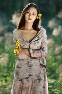 YiTuYu Art Language Vol.10546: The Vibrant Style of Model You Men Da Xia - image 2