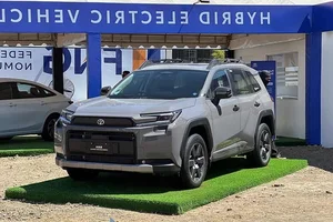 2026 Toyota RAV4 Hybrid Revealed: Pricing, Specs, and Vietnam Launch Potential - image 10