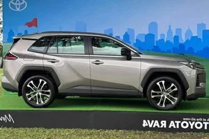 2026 Toyota RAV4 Hybrid Revealed: Pricing, Specs, and Vietnam Launch Potential - image 2