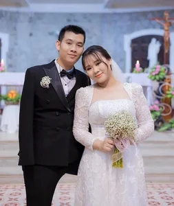 Heartwarming Love Story: Beautiful Hue Woman Marries Disabled Husband - image 1