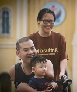 Heartwarming Love Story: Beautiful Hue Woman Marries Disabled Husband - image 6