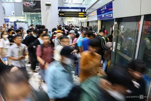 Crowds Surge to Experience Ho Chi Minh City's Ben Thanh - Suoi Tien Metro Line - image 11