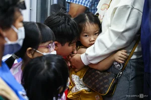 Crowds Surge to Experience Ho Chi Minh City's Ben Thanh - Suoi Tien Metro Line - image 0