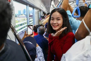 Crowds Surge to Experience Ho Chi Minh City's Ben Thanh - Suoi Tien Metro Line - image 3